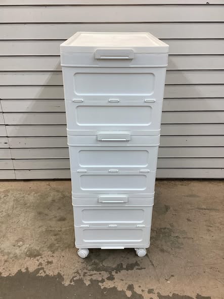 Costway 33 Gal. Storage Bin in White