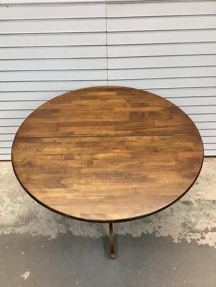 Wooden Dining Table with Round Tabletop and Trestle Legs