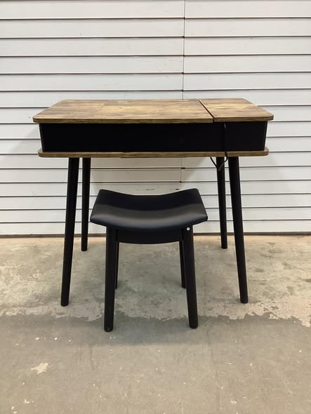 Costway Vanity Table Set w/ Flip Top Mirror Lights USB Port Cushioned Seat