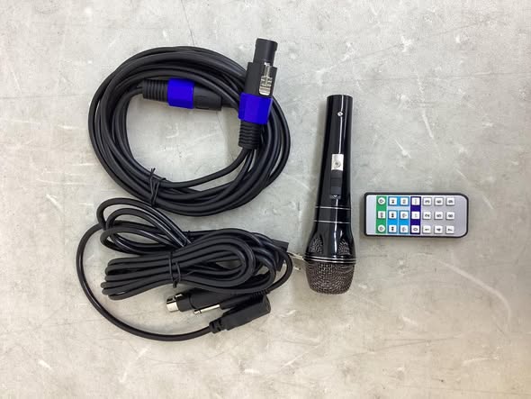 Costway Dual 12 in 2 way 2000W Powered Speakers with Mic Speaker Stands Control Cables