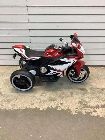 Costway Plastic Red 6-Volt Kids Electric Motorcycle