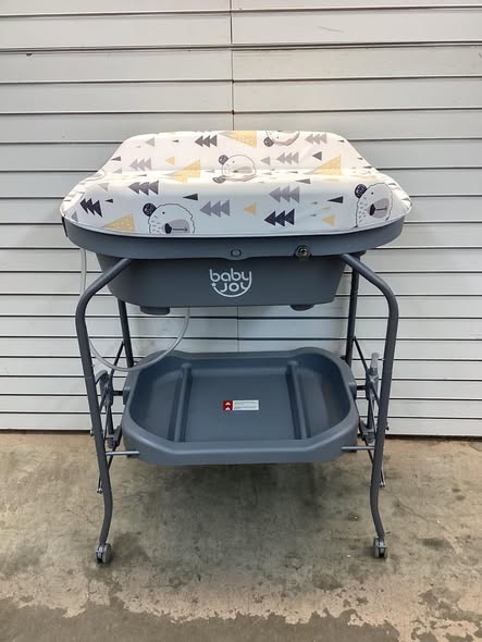 Folding Baby Changing Table with Bathtub and 4 Universal Wheels