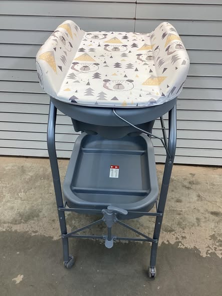 Folding Baby Changing Table with Bathtub and 4 Universal Wheels