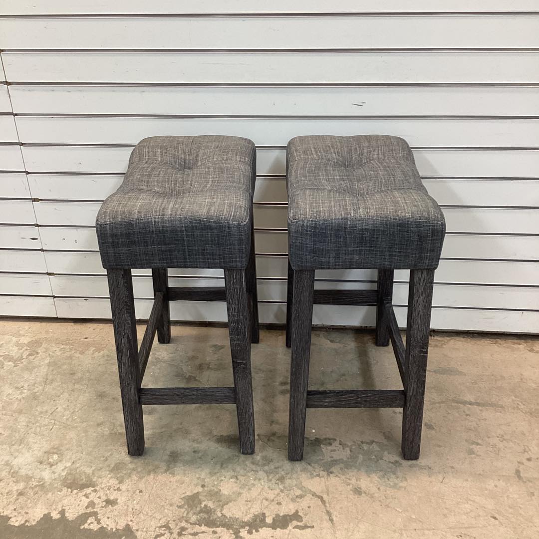 Costway 24 Inch Set of 2 Saddle Bar Stools with Padded Seat
