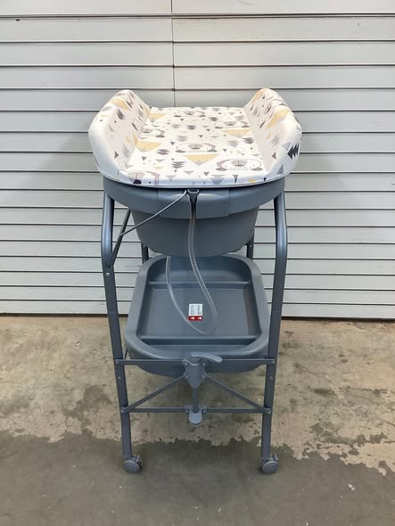 Folding Baby Changing Table with Bathtub and 4 Universal Wheels