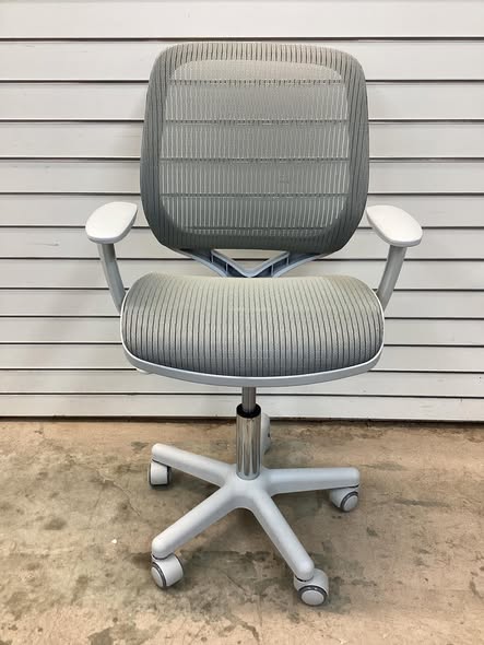 Costway Kids Desk Armchair Swivel Mesh Children Computer Chair with Adjustable Height