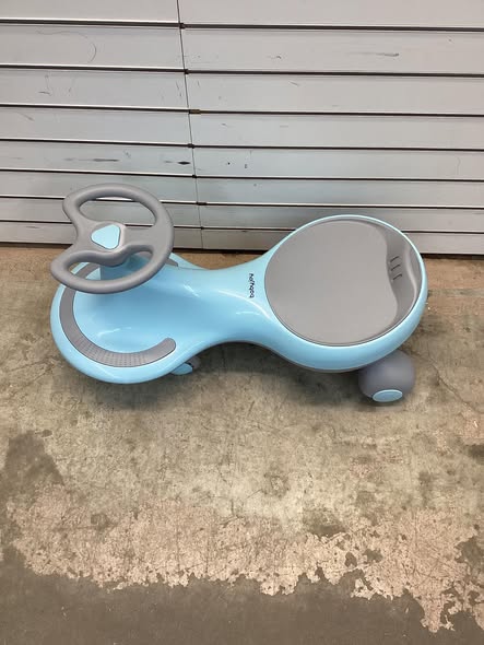 Costway Wiggle Car Ride-on Toy w/ Flashing Wheels for Toddlers & Kids