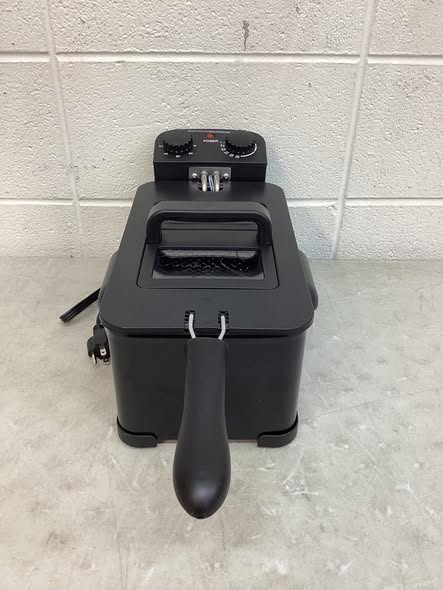 Brand new 3.2 Quart Electric Stainless Steel Deep Fryer with Timer