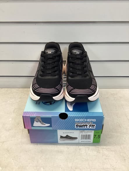 Skechers Women's Swift Fit Sneaker - Size 7.5