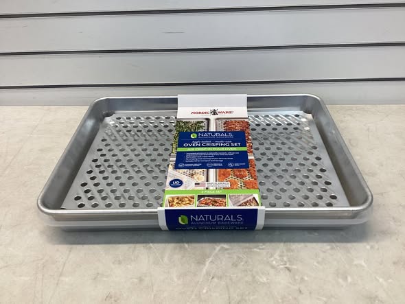 Nordic Ware 3-Piece Crisping and Roasting Set with Lid