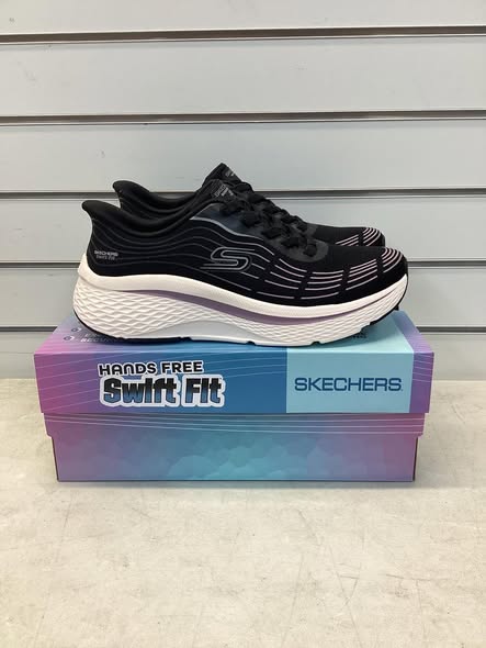 Skechers Women's Swift Fit Sneaker - Size 7.5