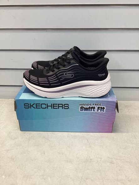Skechers Women's Swift Fit Sneaker - Size 7.5