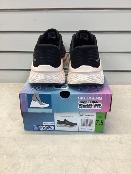 Skechers Women's Swift Fit Sneaker - Size 7.5