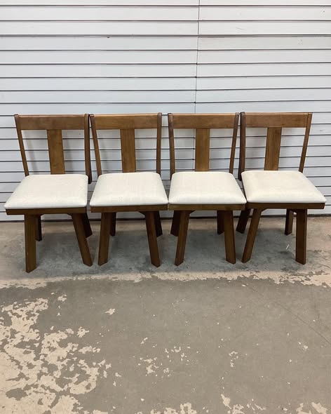 Costway Set of 4 Swivel Dining Room Chairs with Rubber Wood Frame