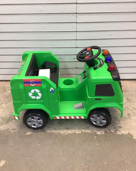 Costway 12V Recycling Garbage Truck Electric Ride On Toy Remote w/Recycling Accessories Green