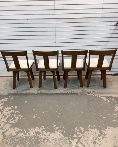 Costway Set of 4 Swivel Dining Room Chairs with Rubber Wood Frame