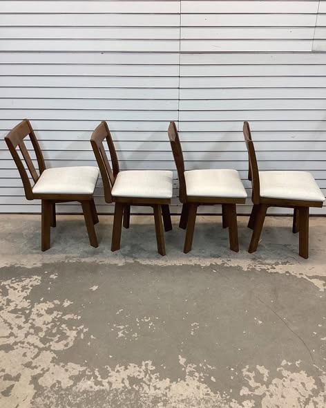 Costway Set of 4 Swivel Dining Room Chairs with Rubber Wood Frame