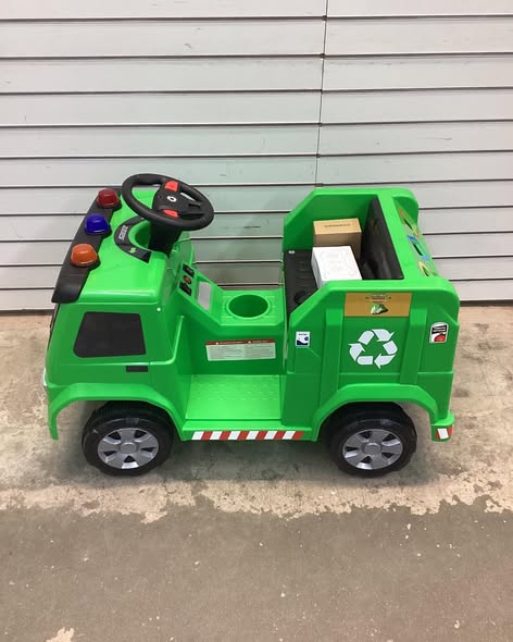 Costway 12V Recycling Garbage Truck Electric Ride On Toy Remote w/Recycling Accessories Green