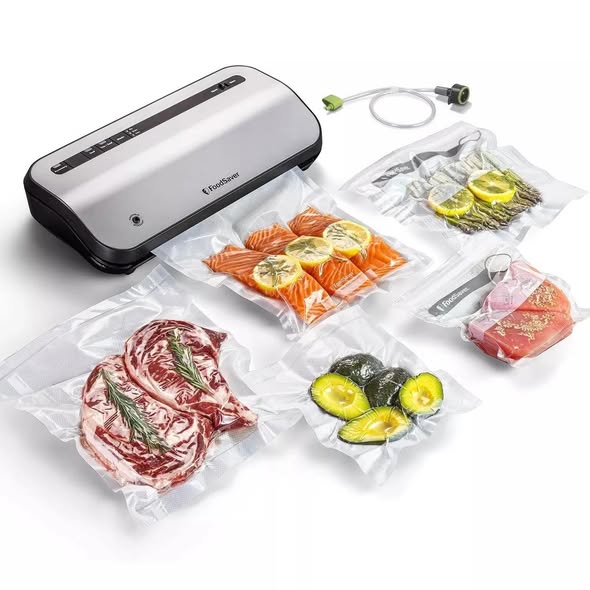 FoodSaver Preserve Vacuum Sealer, 14-Piece Starter Kit, Vacuum Seal Roll & Bags - Lightly Used