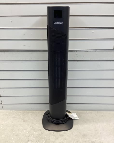 Lasko 32" Oscillating Ceramic Tower Space Heater with Remote - Lightly Used