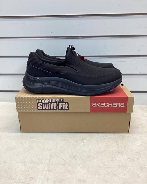 Skechers Men's Hands Free Swift Fit Sneaker - Size 11