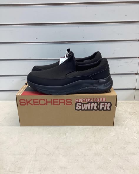 Skechers Men's Hands Free Swift Fit Sneaker - Size 11