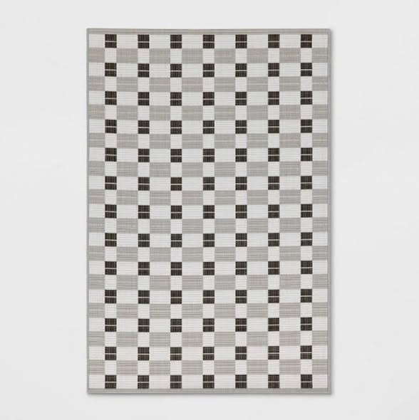 Room Essentials Linear Geo Outdoor Area Rug, 3’10” x 5’4”