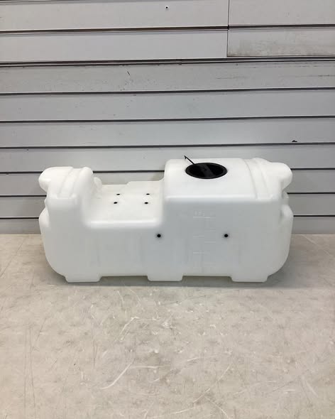 NorthStar Horizontal Sprayer Tank, 8-Gallon Capacity