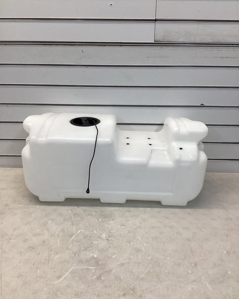 NorthStar Horizontal Sprayer Tank, 8-Gallon Capacity