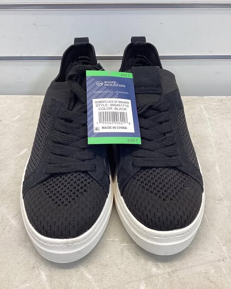 White Mountain Women's Lace-Up Sneaker size 7.
