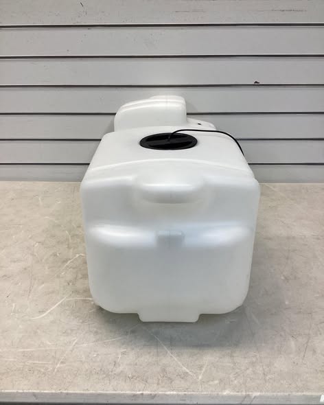 NorthStar Horizontal Sprayer Tank, 8-Gallon Capacity