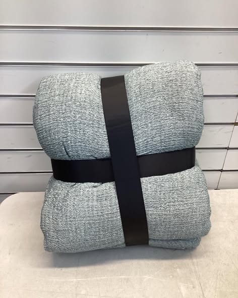 Member’s Mark Textured Gauze Blanket, 106" x 94"