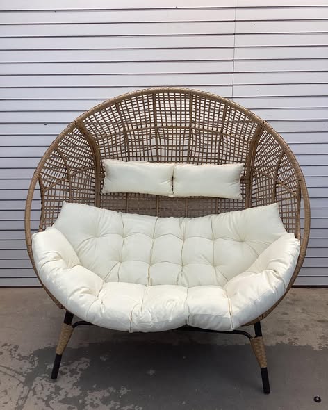 Oversized 2-Person Outdoor Wicker Lounge Egg Chair Double Patio Loveseat with 6.5 in. Beige Cushion