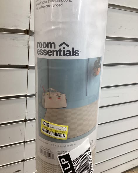 Room Essentials  indoor/outdoor checkered area rug 3'11 x 5’5”