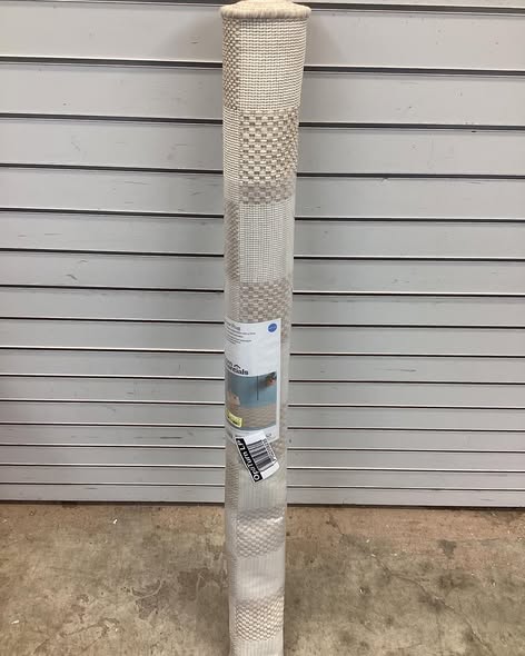 Room Essentials  indoor/outdoor checkered area rug 3'11 x 5’5”