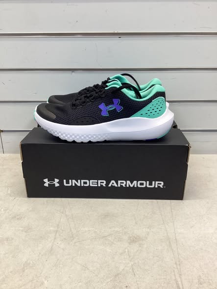 Under Armour Girls Surge 4 Running Shoe - Size 5.5Y