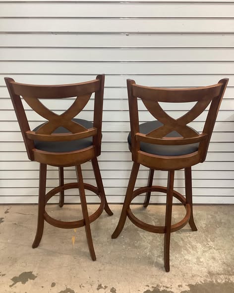 Costway 24 in. Bar Stools Classic Counter Height Swivel Chairs for Kitchen Pub (Set of 2)