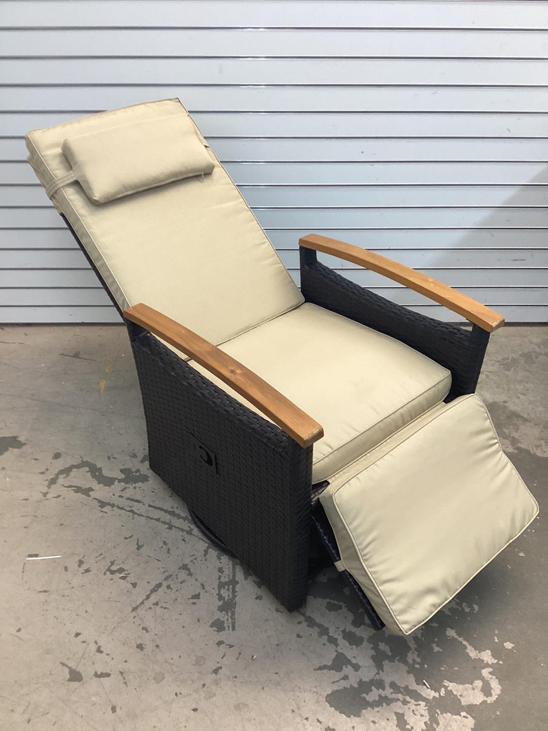 Costway Patio Rattan 360° Swivel Recliner Chair with Adjustable Backrest and Footrest