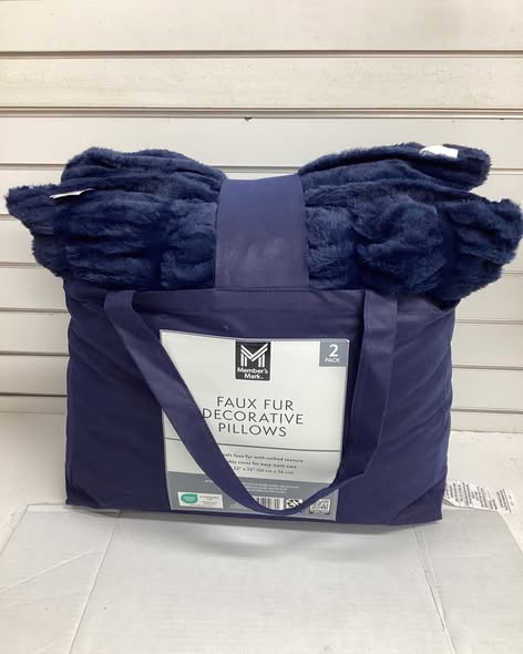 Member's Mark 2-Pack Ruched Faux Fur Decorative Pillows, 22" x 22"