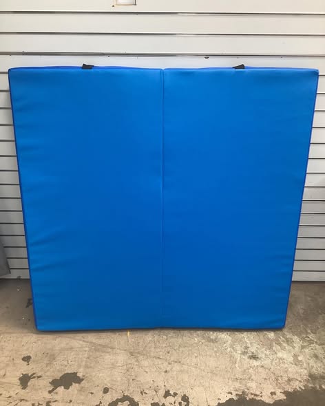 Giantex 4' x 4' Folding Gymnastics Mat with Carry Handles, Bi-Folding Tumbling Mat for Kids & Cheerleading