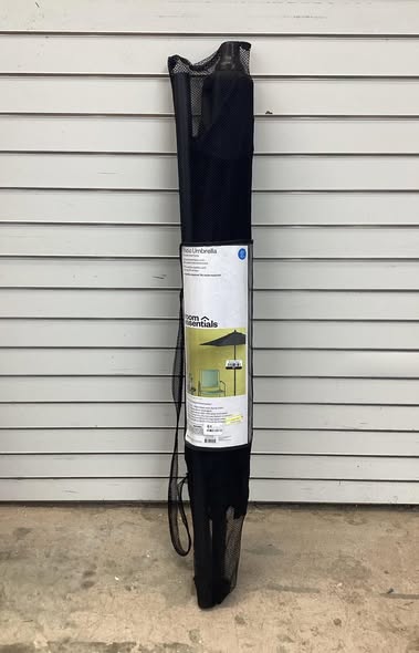 Room Essentials 6' Round Outdoor Patio Market Umbrella in Black