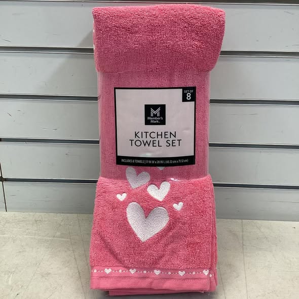 Member's Mark 8-Piece Kitchen Towel Set, Valentine's Day