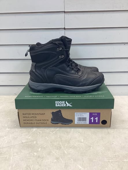 Lightly used Eddie Bauer Men's Snow Boot Size 11