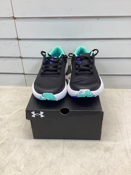 Under Armour Girls Surge 4 Running Shoe - Size 5.5Y