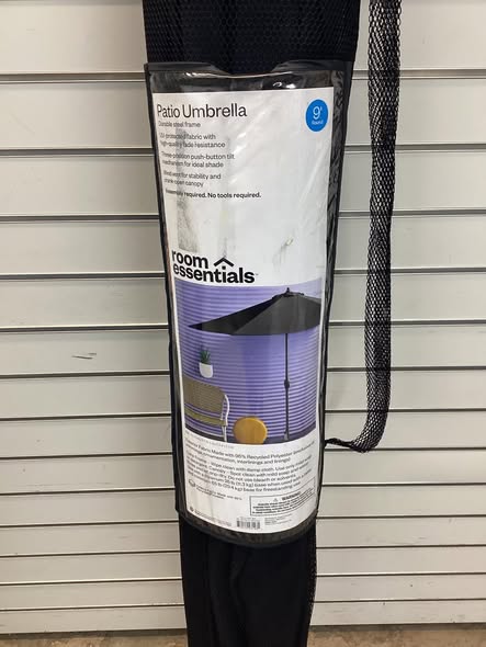 Room Essentials 9' Round Outdoor Patio Market Umbrella