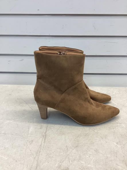 Universal Thread Frances Women Brown Faux Suede 2.25" Heel Ankle Boots - Size 6