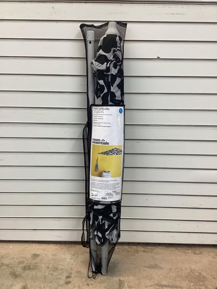 Room Essentials 6' Round Outdoor Patio Market Umbrella in Floral Design