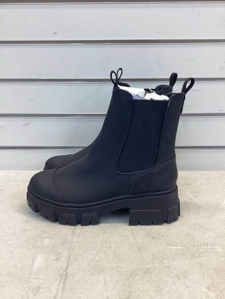 A New Day Women's Devan Winter Boots - Black Zip up - Size 6.5