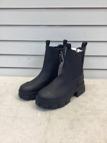 A New Day Women's Devan Winter Boots - Black Zip up - Size 6.5