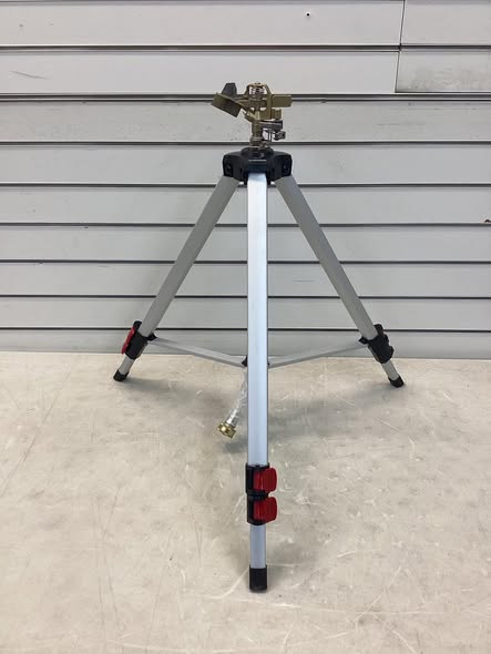 Husky Metal Pulsating Sprinkler with Tripod